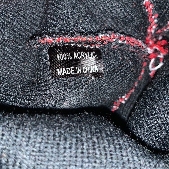 Atlanta Falcons Cuffed Knit Hat with Pom - Picture 4 of 4